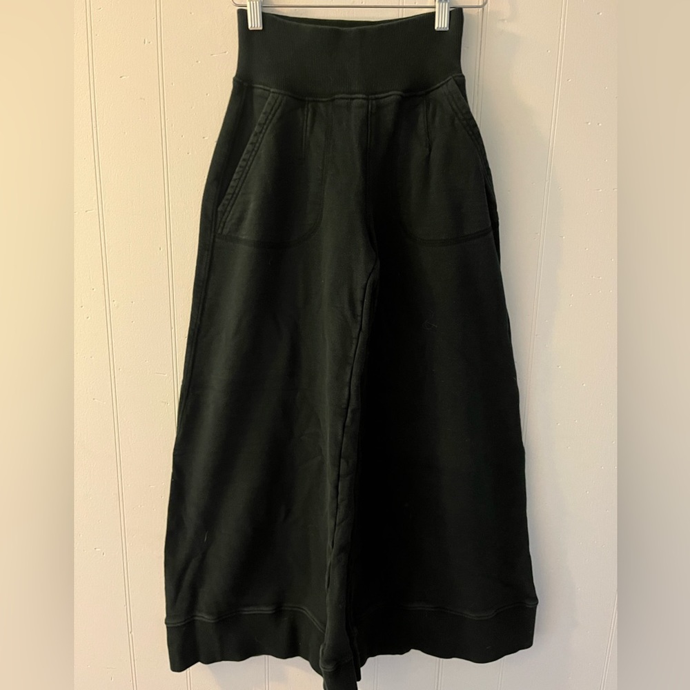 IN SEARCH OF Warm NY Sweatpants.